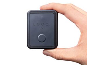 gps tracker loca in hand